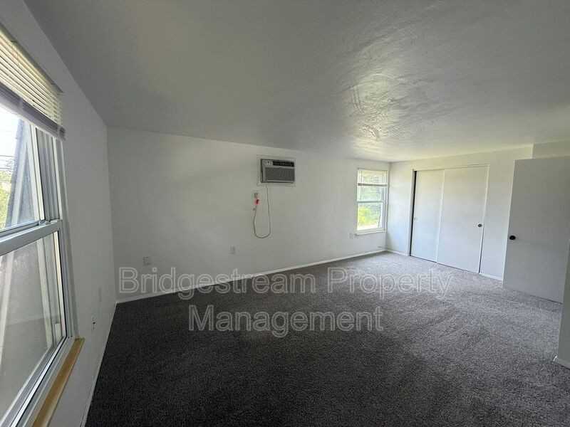 146 Forest St - Photo 6 of 8