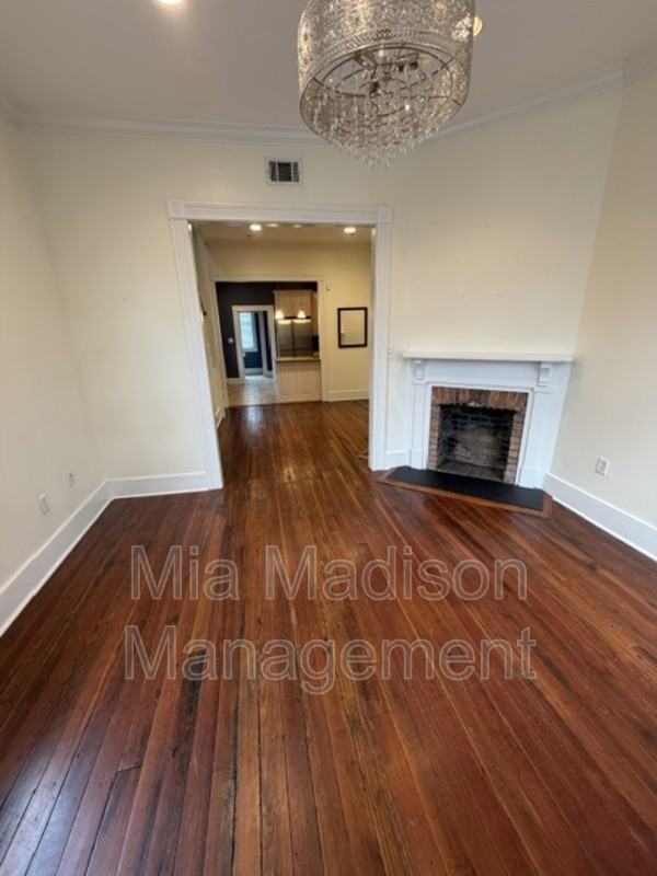 302 E 33rd St - Photo 3 of 20