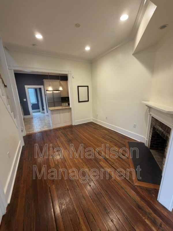 302 E 33rd St - Photo 5 of 20