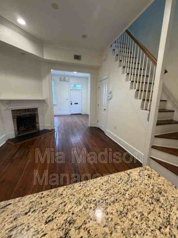 302 E 33rd St - Photo 6 of 20