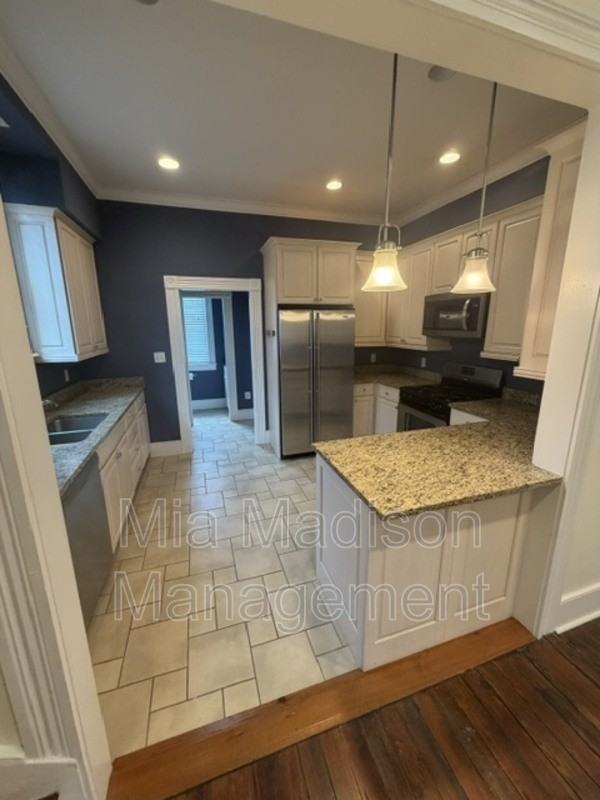 302 E 33rd St - Photo 7 of 20