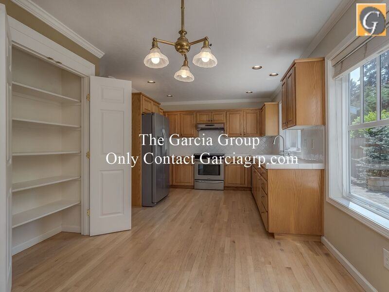 780 5th St - Photo 4 of 33