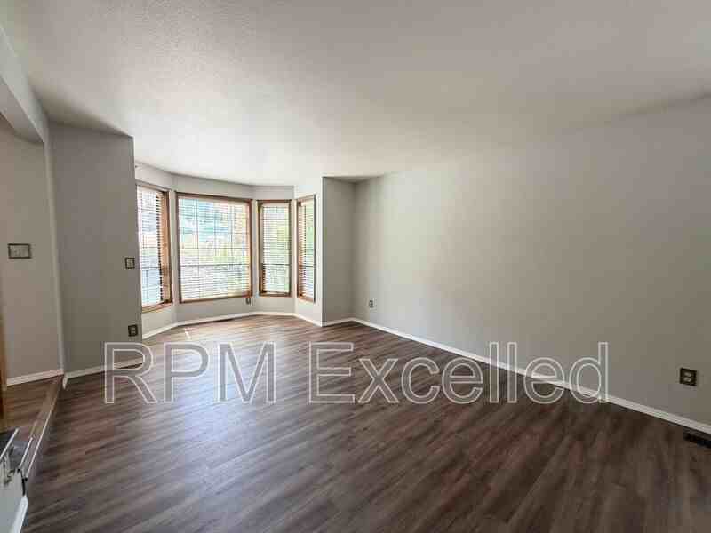 4925 Mill Pond Dr Se - Photo 4 of 27