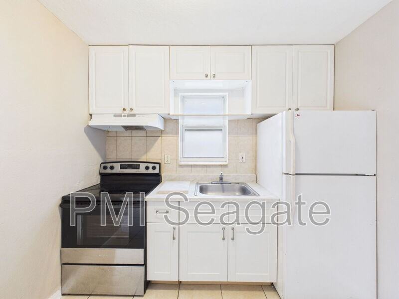 2711 Nw 1st St #4 - Photo 7 of 17