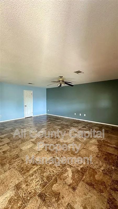 13105 Lofton Cliff Dr - Photo 2 of 15
