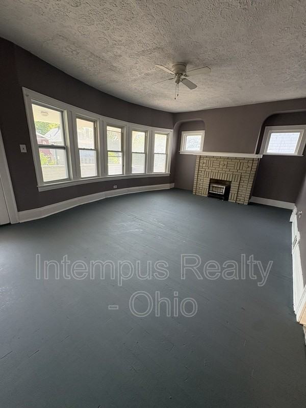 942 Eddy Rd - Photo 3 of 22
