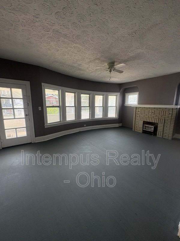 942 Eddy Rd - Photo 5 of 22
