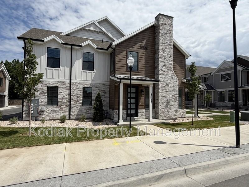 8812 S Cys Park Ln - Photo 2 of 26