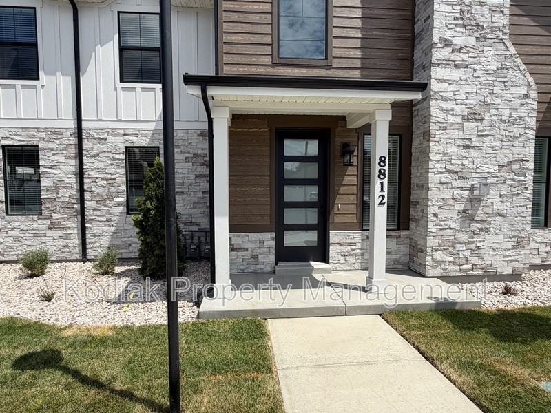 8812 S Cys Park Ln - Photo 3 of 26