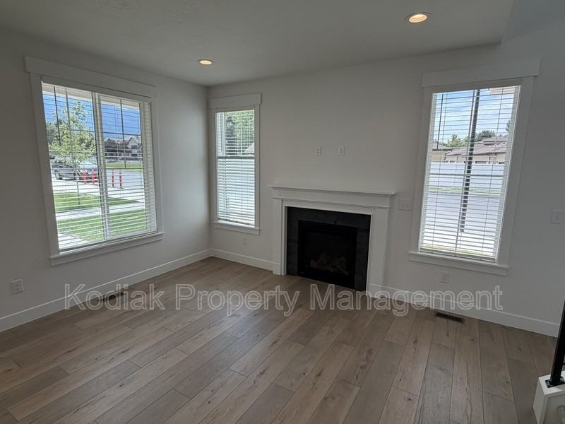 8812 S Cys Park Ln - Photo 6 of 26