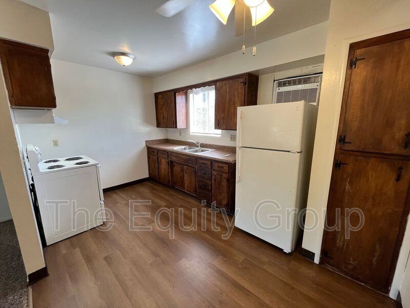 258 N G St #12 - Photo 4 of 10
