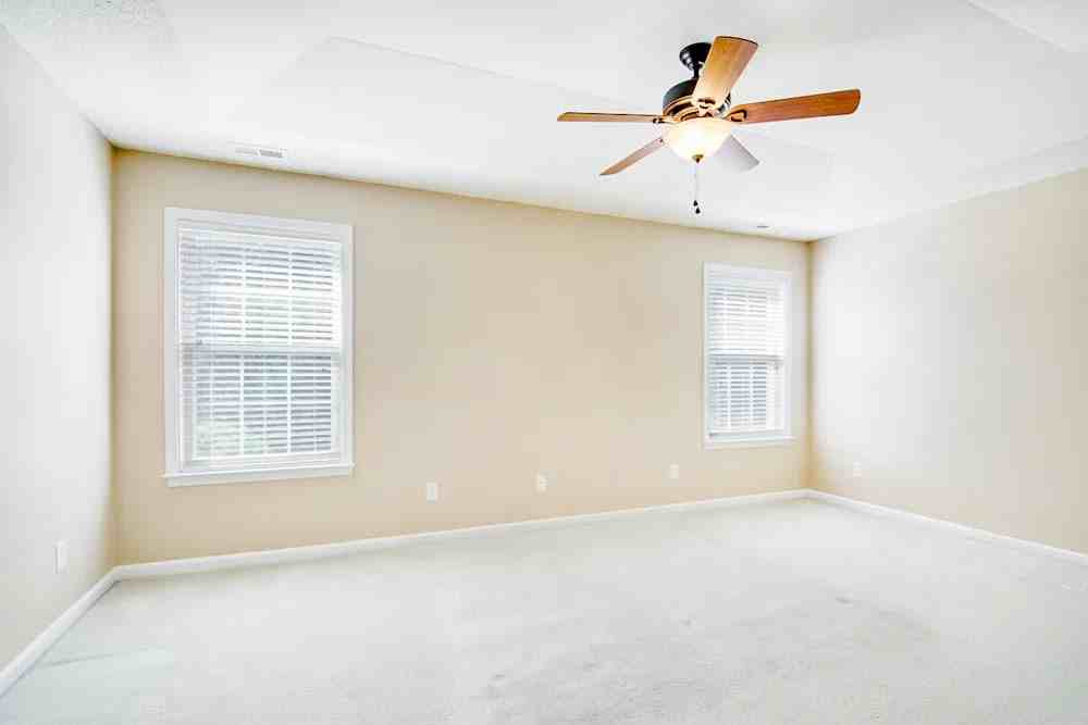 306 Winward Pointe Dr #NA - Photo 2 of 7