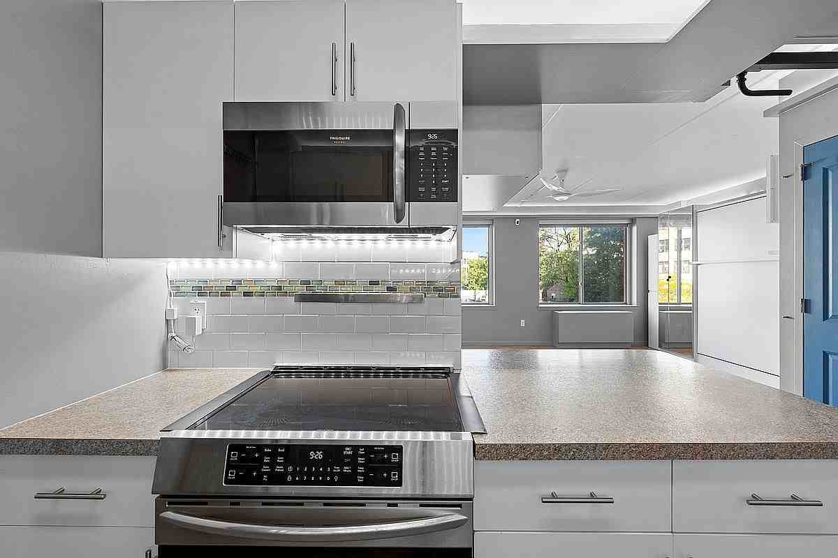 715 Fox St #6L - Photo 5 of 12
