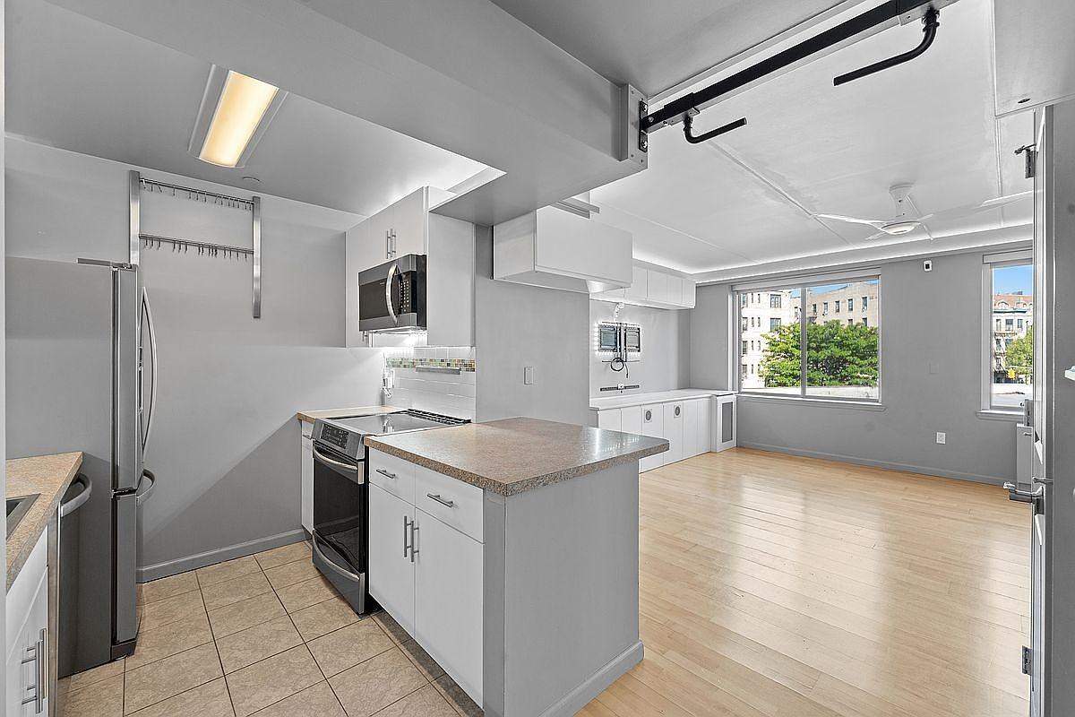 715 Fox St #6L - Photo 7 of 12