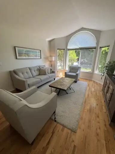 8279 154 St - Photo 3 of 13