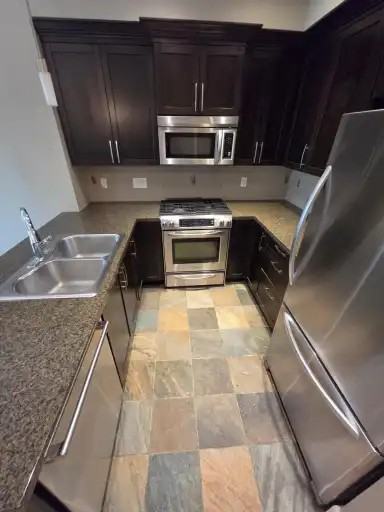 212 Brookes St #212 - Photo 4 of 24