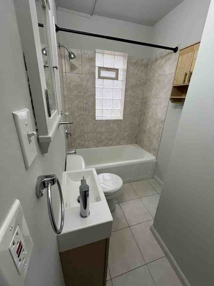 812 S 87th St - Photo 7 of 14