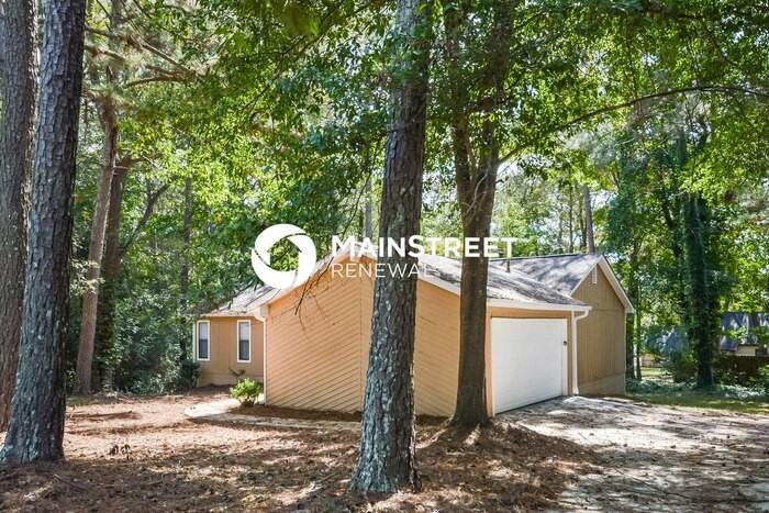 1235 Woodland Ct Se - Photo 2 of 15