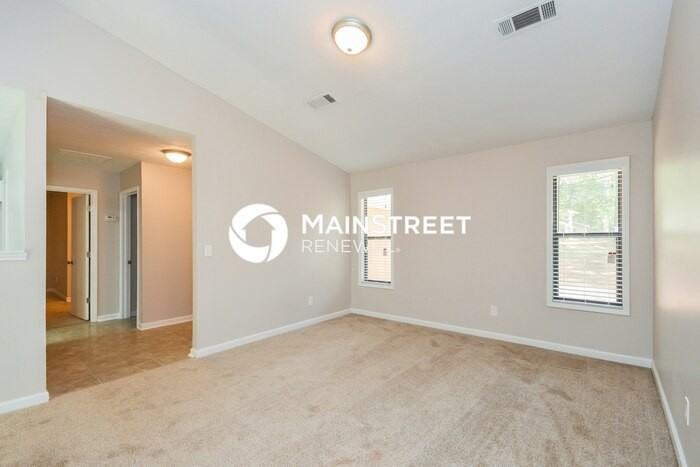 1235 Woodland Ct Se - Photo 3 of 15