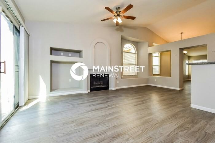 1851 Grand Prairie Ave - Photo 4 of 16