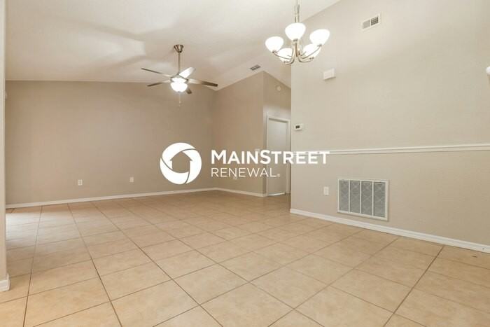 8010 Hathaway Dr - Photo 3 of 16