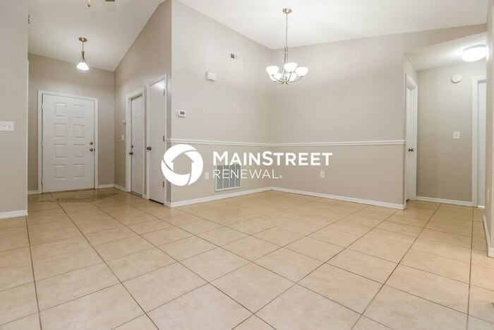 8010 Hathaway Dr - Photo 4 of 16