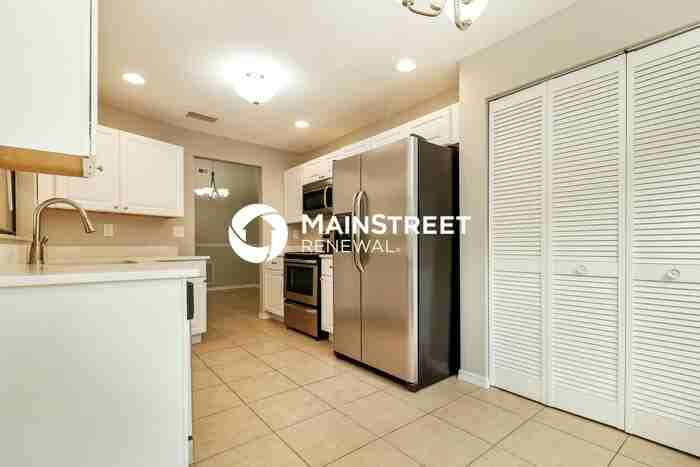8010 Hathaway Dr - Photo 6 of 16
