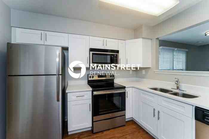 4303 Bay Pointe Dr - Photo 6 of 17