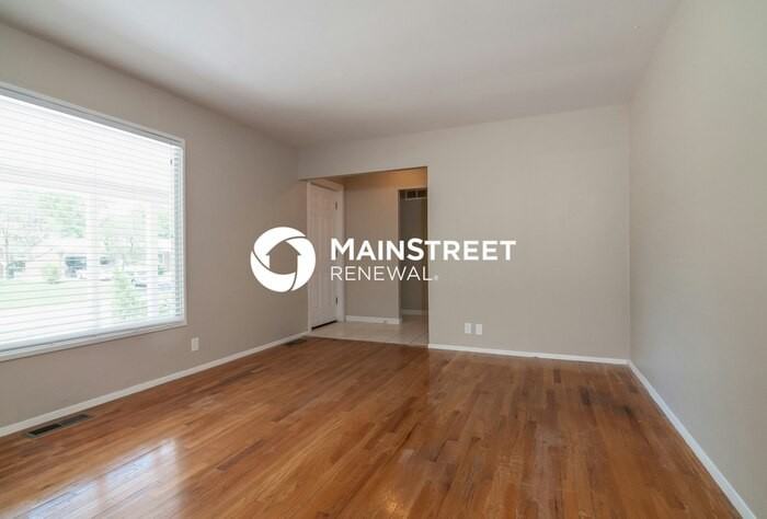 2820 Wellington Dr - Photo 3 of 15