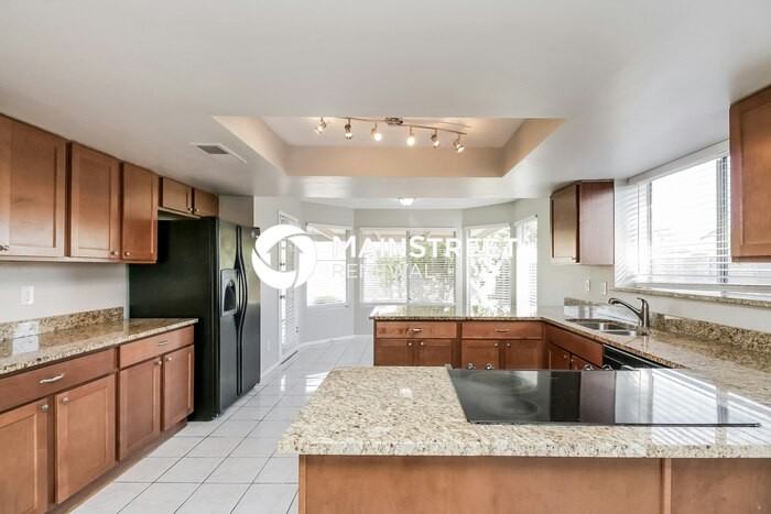 2058 W Gila Ln - Photo 5 of 15