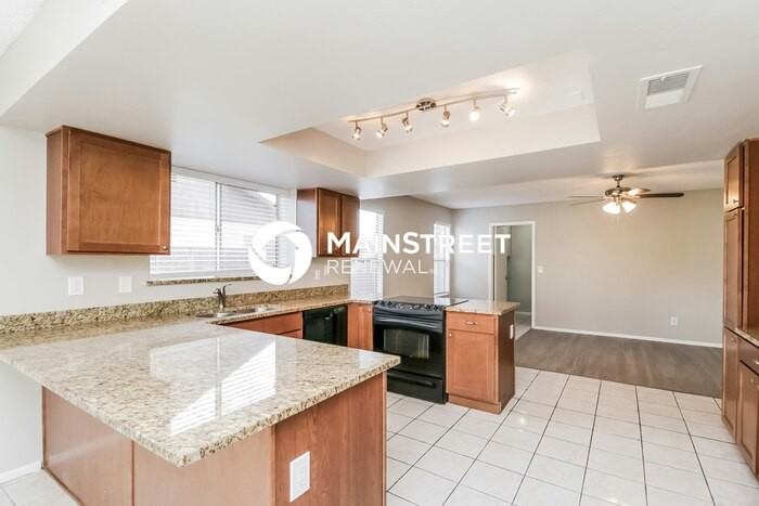 2058 W Gila Ln - Photo 6 of 15