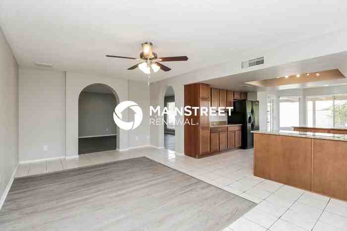 2058 W Gila Ln - Photo 7 of 15