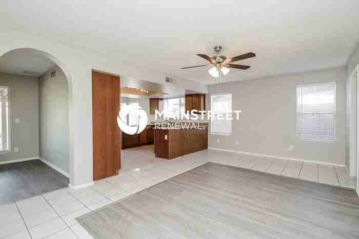2058 W Gila Ln - Photo 7 of 15