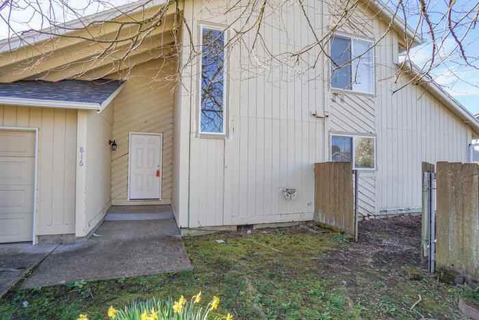 816 Se Olympia Dr - Photo 2 of 37
