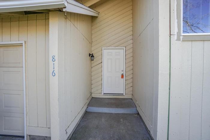 816 Se Olympia Dr - Photo 4 of 37