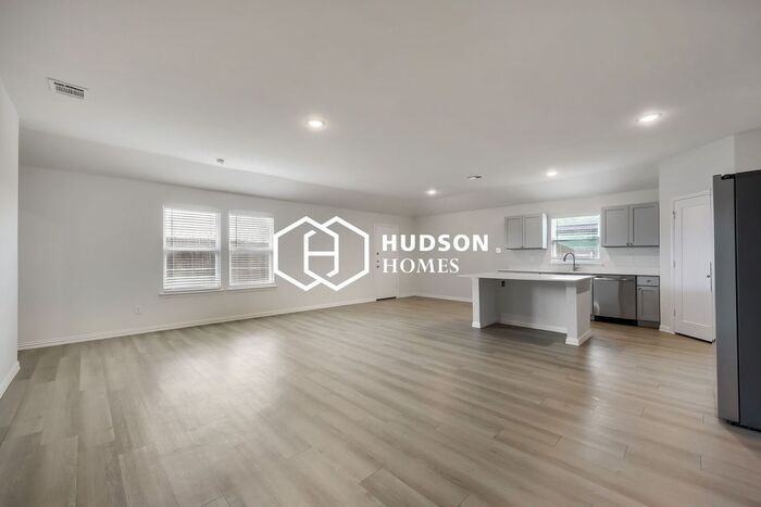 422 Rose Ave - Photo 3 of 14