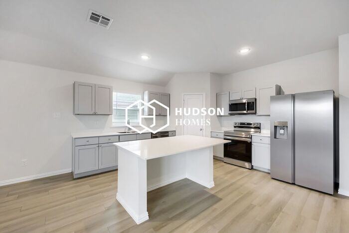 422 Rose Ave - Photo 4 of 14
