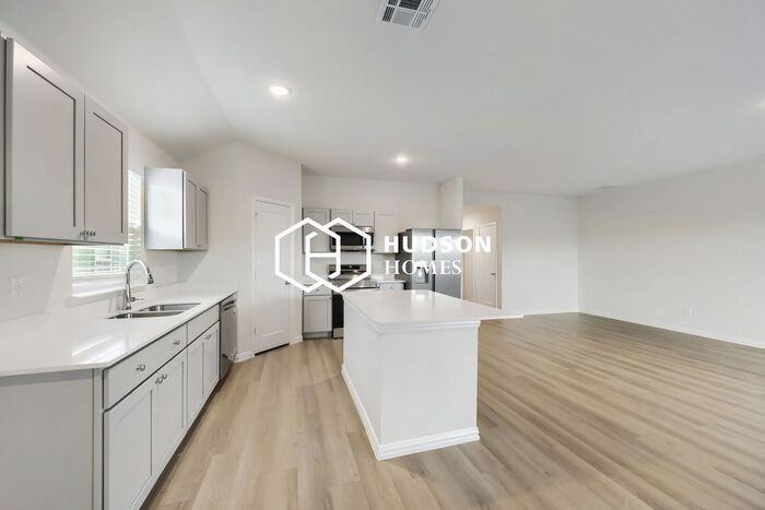 422 Rose Ave - Photo 5 of 14
