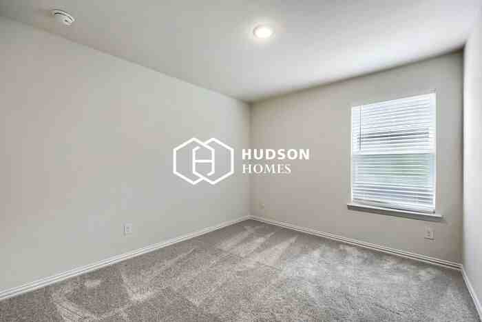 422 Rose Ave - Photo 7 of 14
