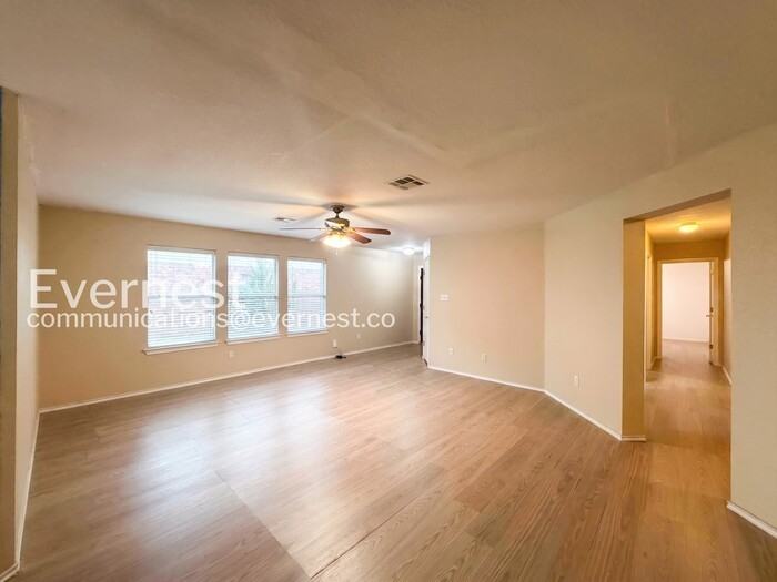 109 Covey Ln - Photo 4 of 16