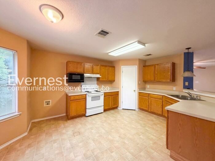 109 Covey Ln - Photo 2 of 16