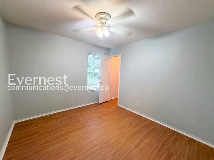 109 Covey Ln - Photo 5 of 16