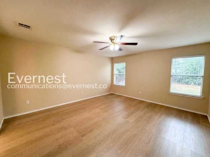 109 Covey Ln - Photo 6 of 16