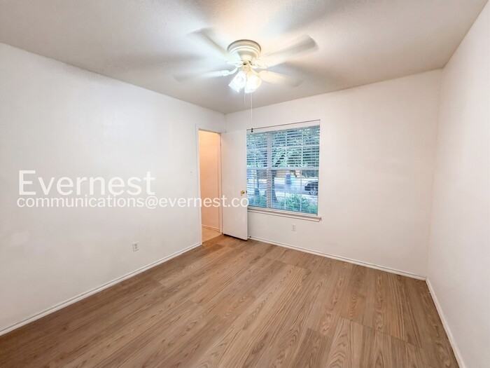 109 Covey Ln - Photo 7 of 16