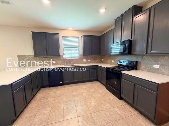13700 Vigilance St - Photo 3 of 24