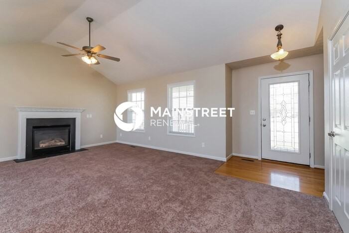 904 Lyle Ct - Photo 5 of 17
