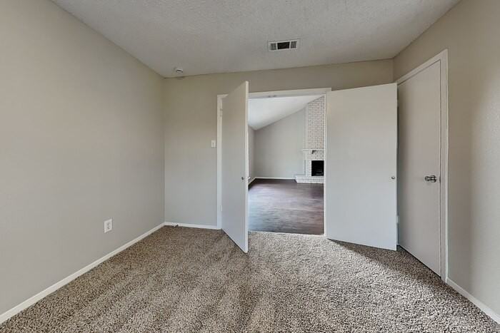 621 Shenandoah St - Photo 7 of 21