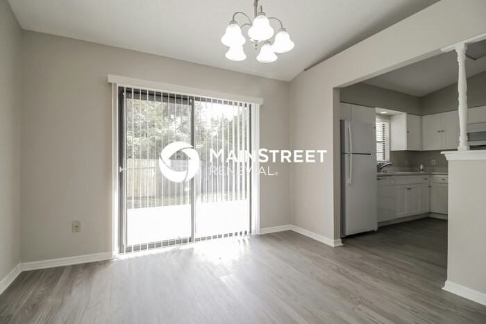 2561 Beal St - Photo 4 of 16