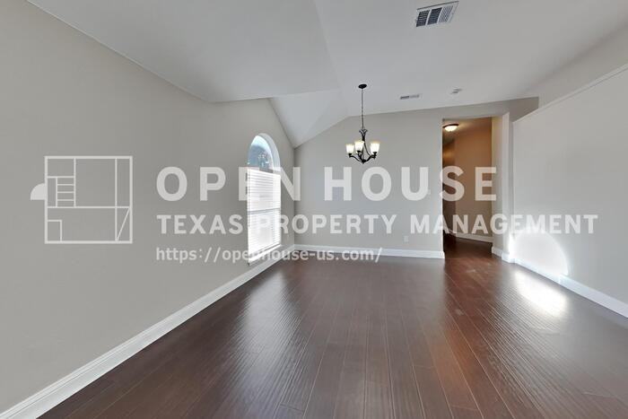 617 Creek Point Dr - Photo 7 of 20