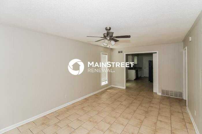 5609 Pathway Cir - Photo 3 of 14